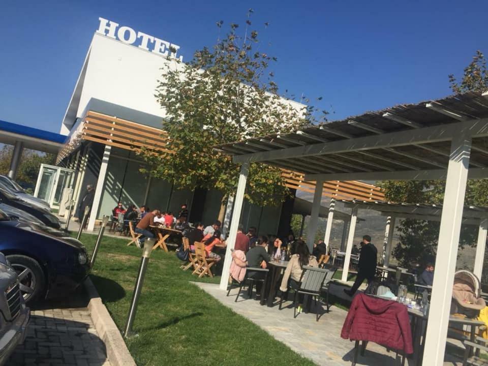 Hotel Auto Grill Roberti Tepelene Extérieur photo